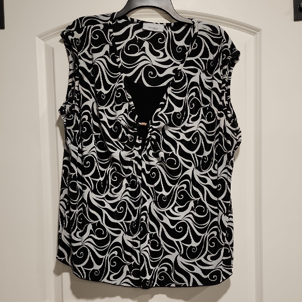 Dressbarn Black and White Graphic Sleeveless Blouse